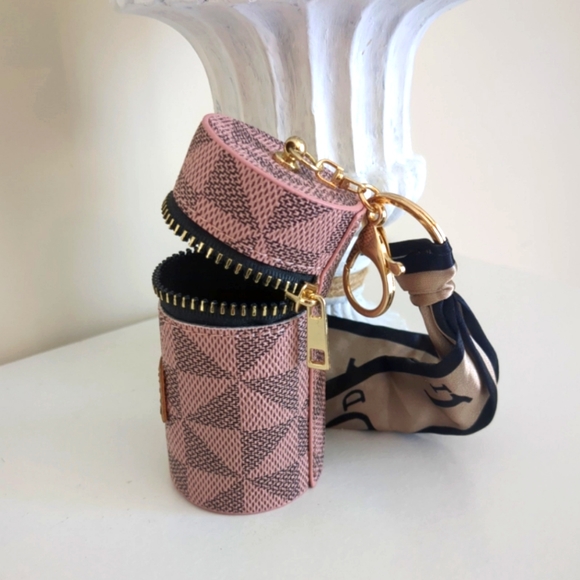 Lipstick Bag. - Picture 2 of 4